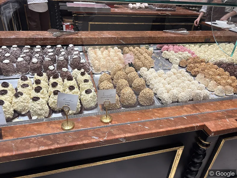 Photo de Aux Merveilleux de Fred, boulangerie à Lille