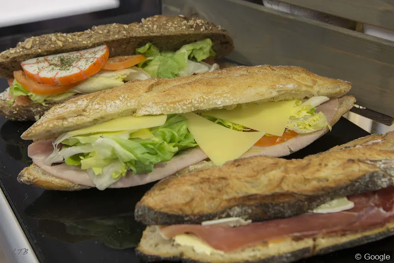 Photo 2 de Boulangerie - Pâtisserie - viennoiserie - Snacking - Salon de consommation "Gustaveur", boulangerie à Dijon