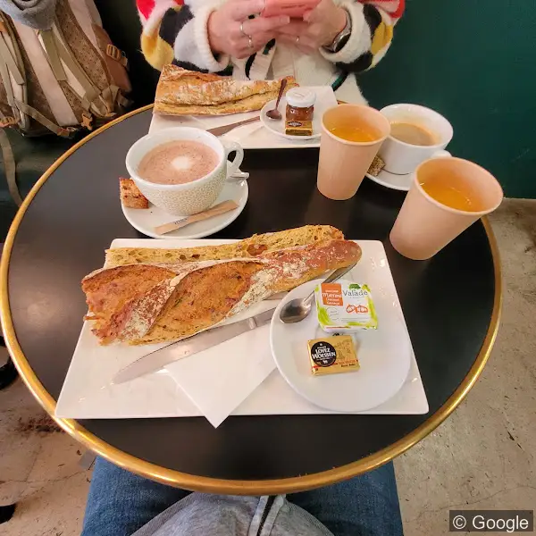 Photo 3 de Maison Violette | Place des Corps Saints, boulangerie à Avignon
